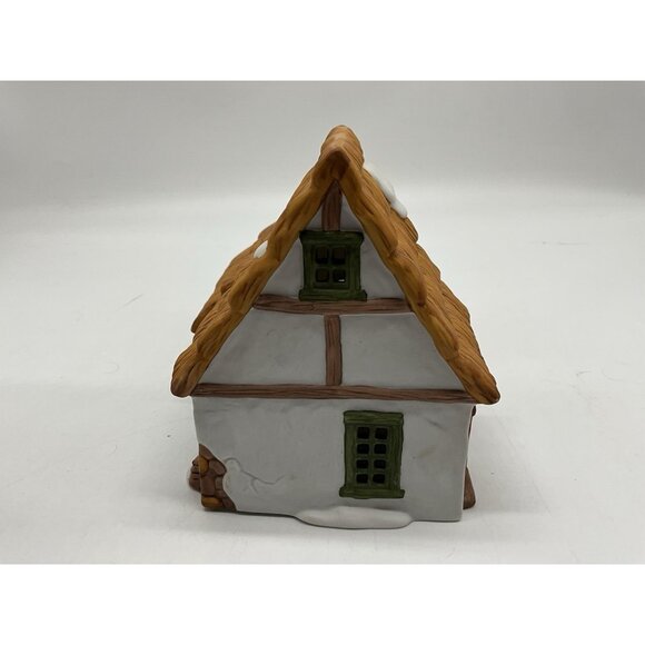 Dept. 56 The Cottage of Bob Cratchit and Tiny Tim Dickens Christmas Village 1985 - Picture 5 of 16